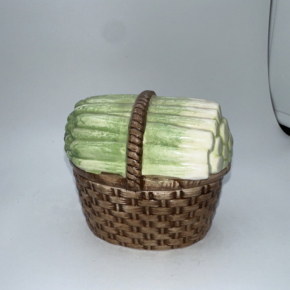VINTAGE Ron Jordan designs salt and pepper asparagus in a basket 4"x3"x3 1/2"